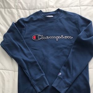 Champion crew neck sweatshirt. Size medium. Excellent condition.